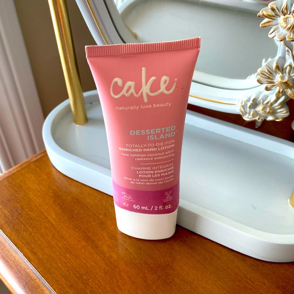 Cake desserted island hand cream